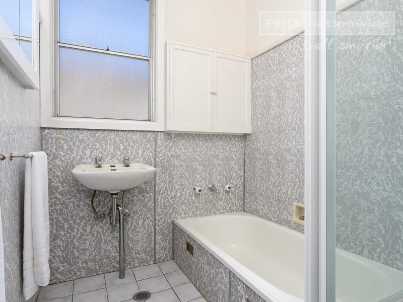 42 Plumpton Road, Kooringal NSW 2650