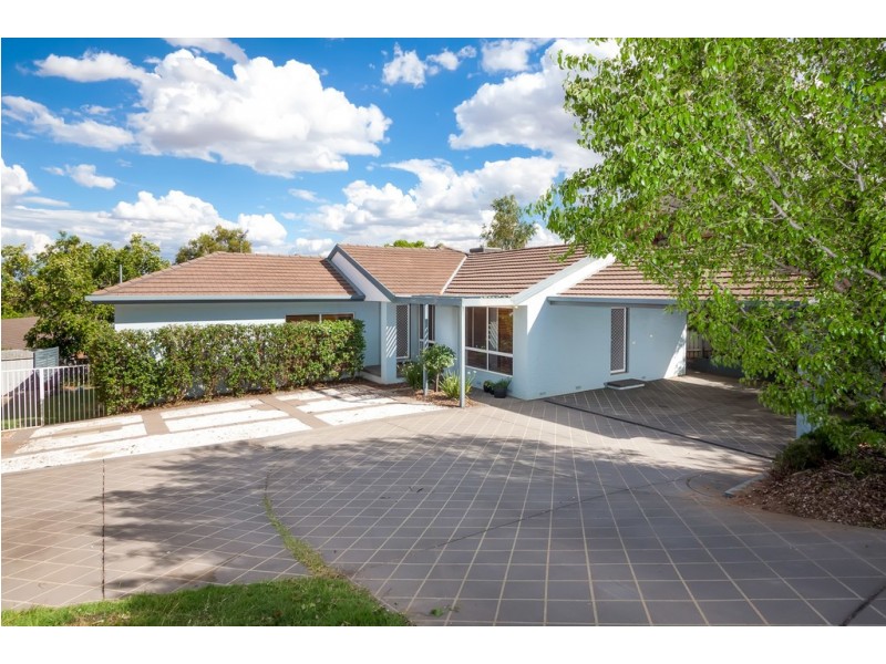 64 Simkin Crescent, Kooringal NSW 2650