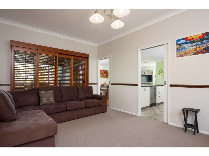 64 Simkin Crescent, Kooringal NSW 2650