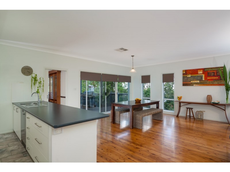 64 Simkin Crescent, Kooringal NSW 2650