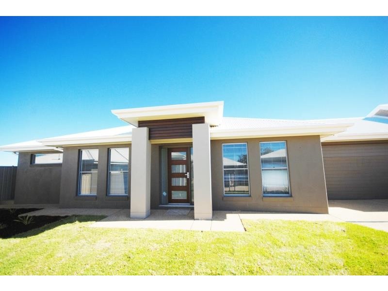 4/9 Clarence Place, Tatton NSW 2650