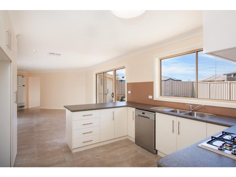 50 Barrima Drive, Glenfield Park NSW 2650