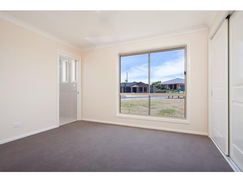 50 Barrima Drive, Glenfield Park NSW 2650