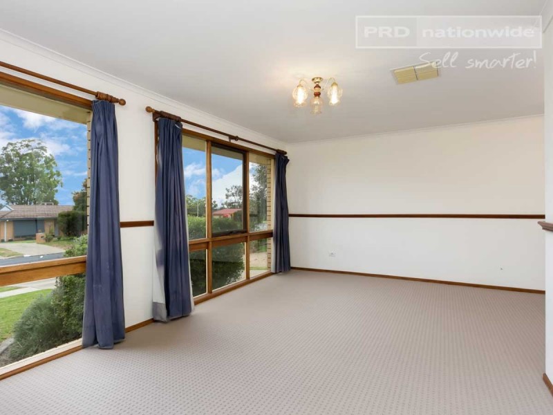 6 Pugsley Avenue, Estella NSW 2650