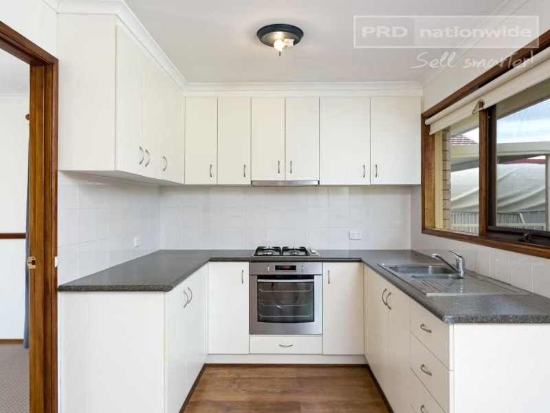 6 Pugsley Avenue, Estella NSW 2650