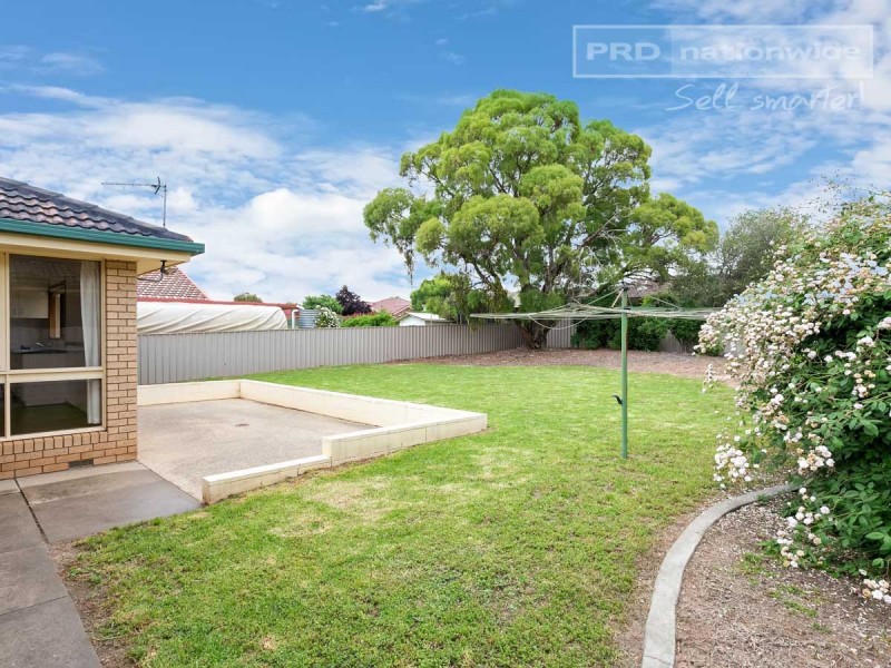 6 Pugsley Avenue, Estella NSW 2650