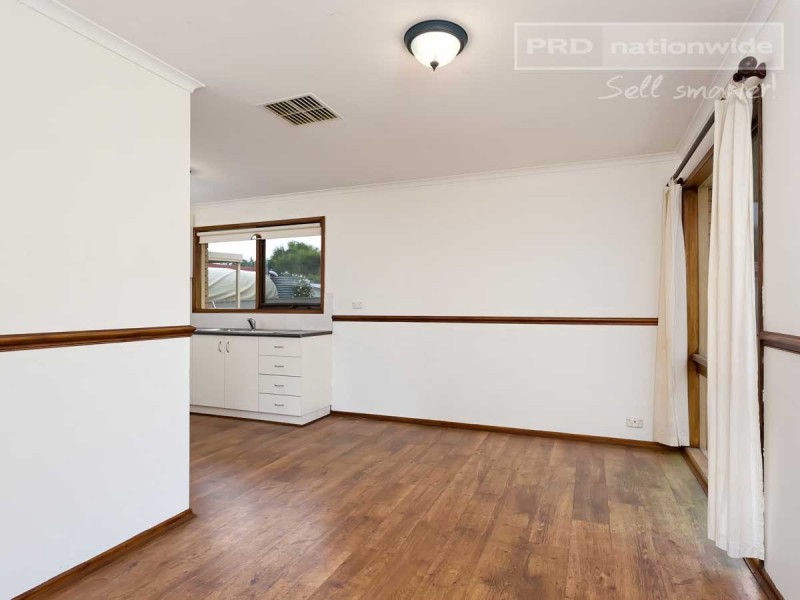 6 Pugsley Avenue, Estella NSW 2650