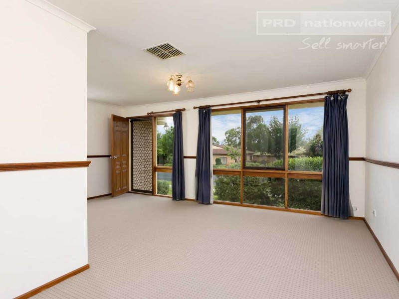 6 Pugsley Avenue, Estella NSW 2650