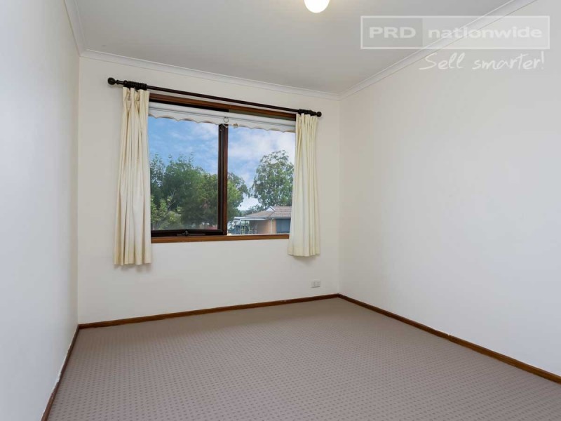 6 Pugsley Avenue, Estella NSW 2650