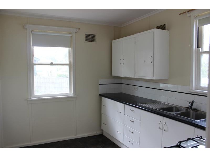 40 Gilmore Avenue, Mount Austin NSW 2650