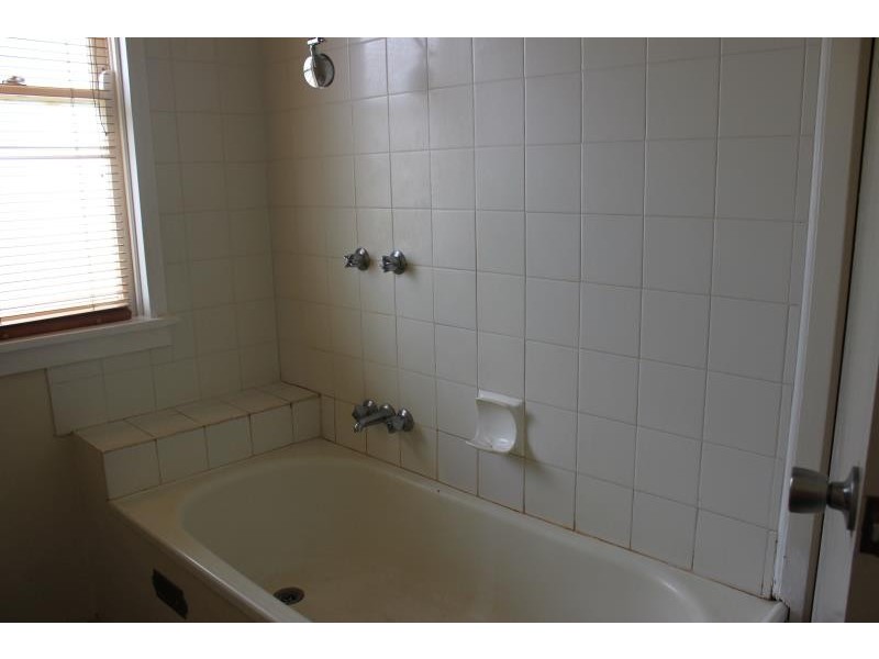 40 Gilmore Avenue, Mount Austin NSW 2650