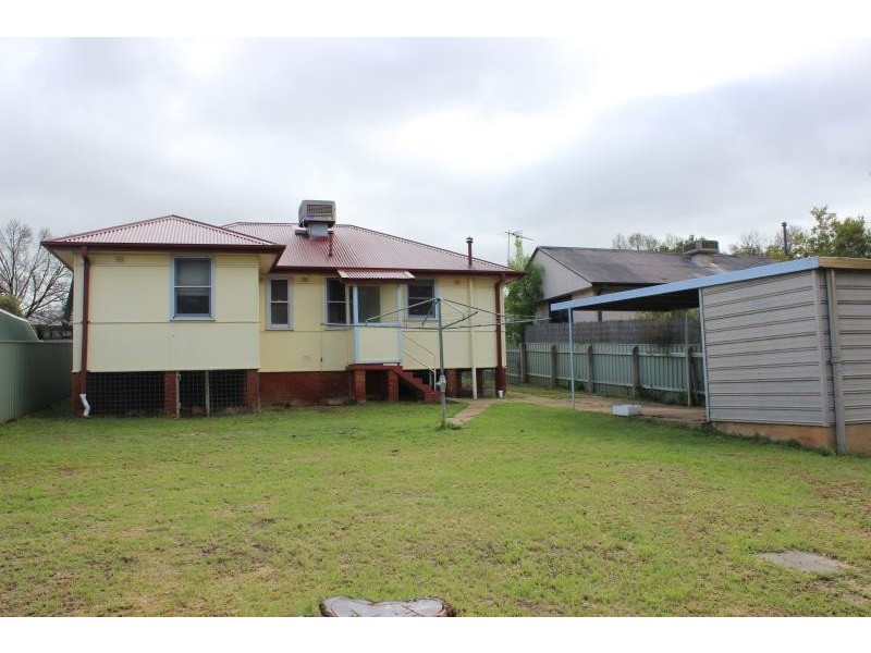 40 Gilmore Avenue, Mount Austin NSW 2650