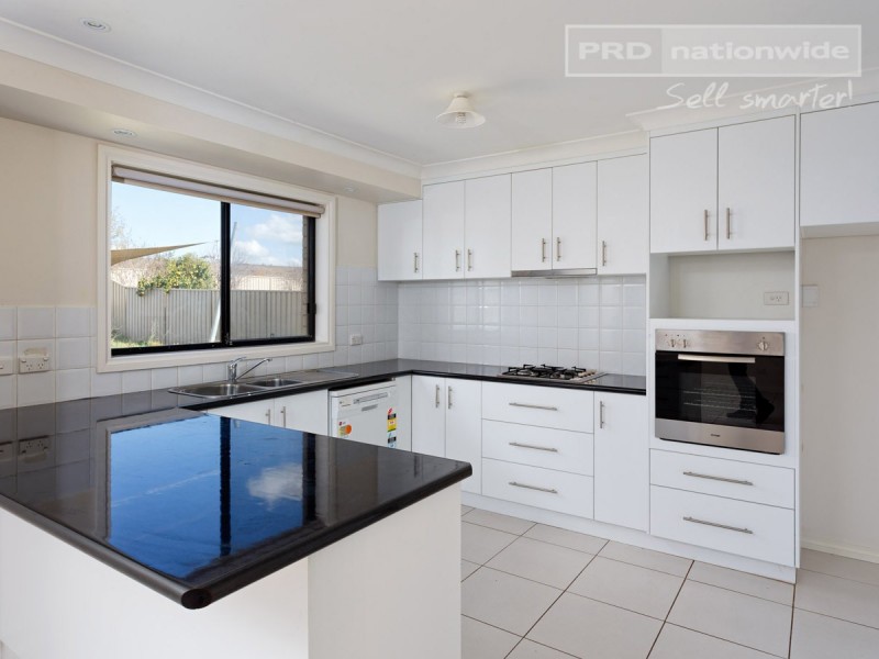 60 Grinton Avenue, Ashmont NSW 2650