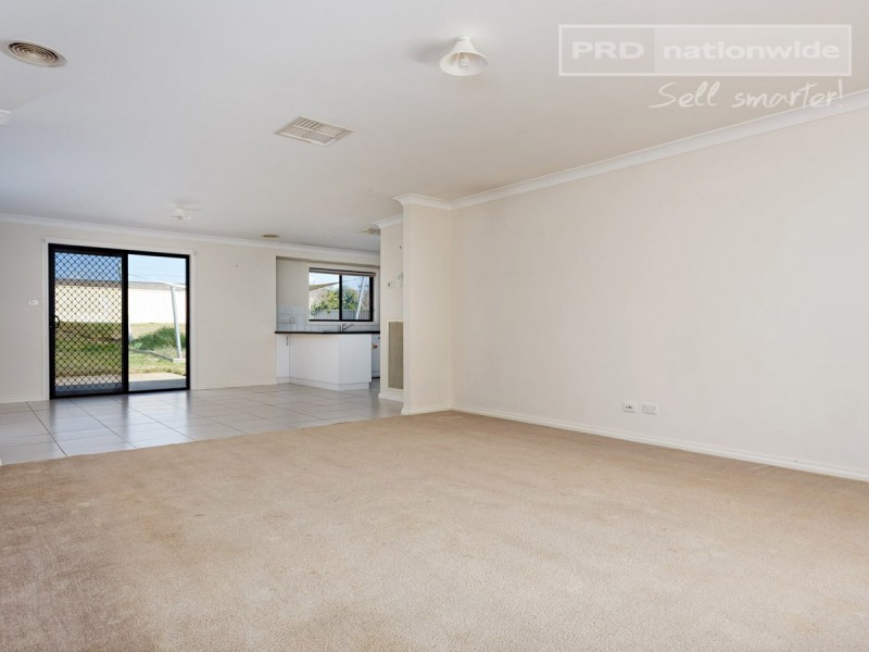 60 Grinton Avenue, Ashmont NSW 2650
