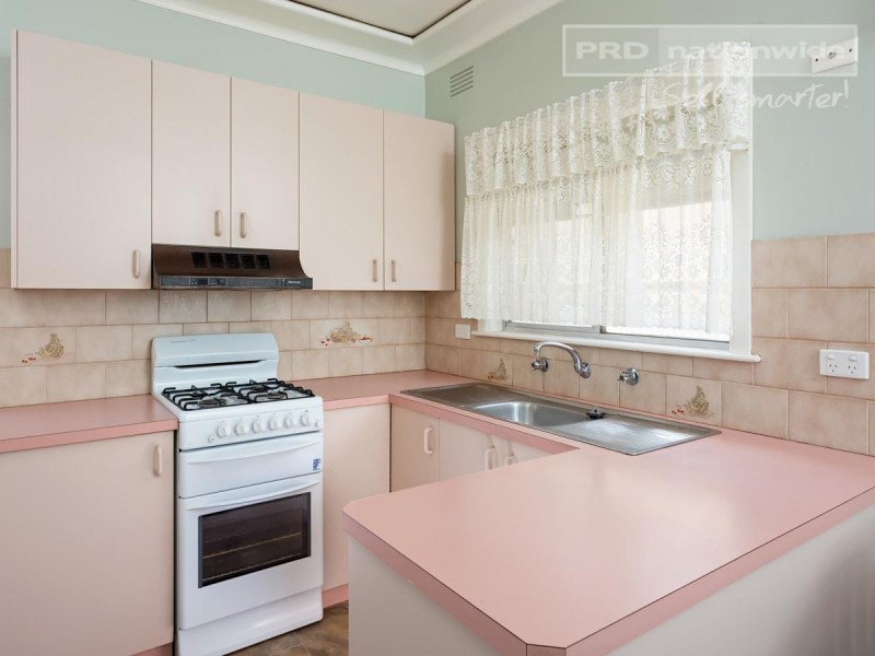 37 Beltana Avenue, Mount Austin NSW 2650