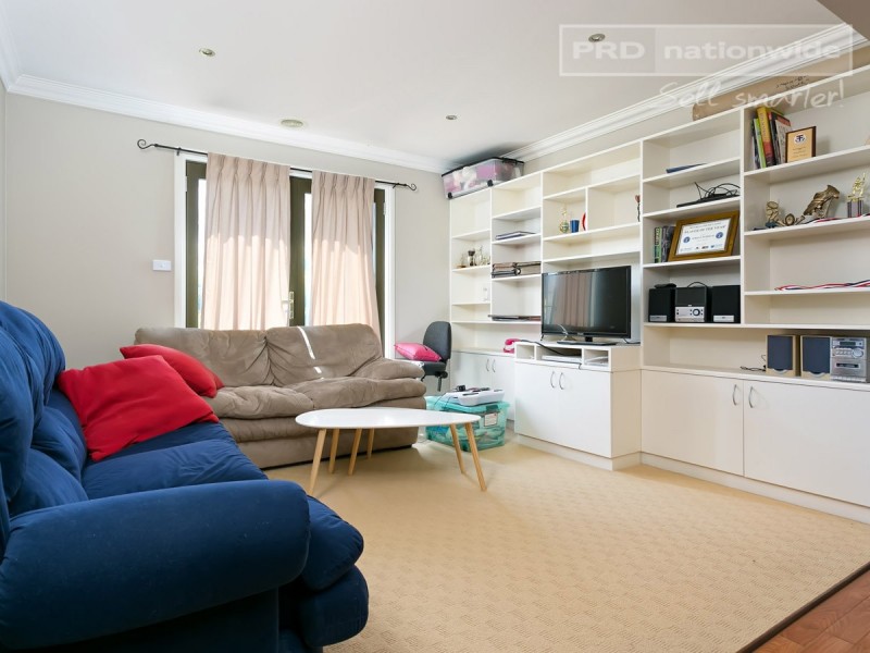 6 Merong Place, Bourkelands NSW 2650
