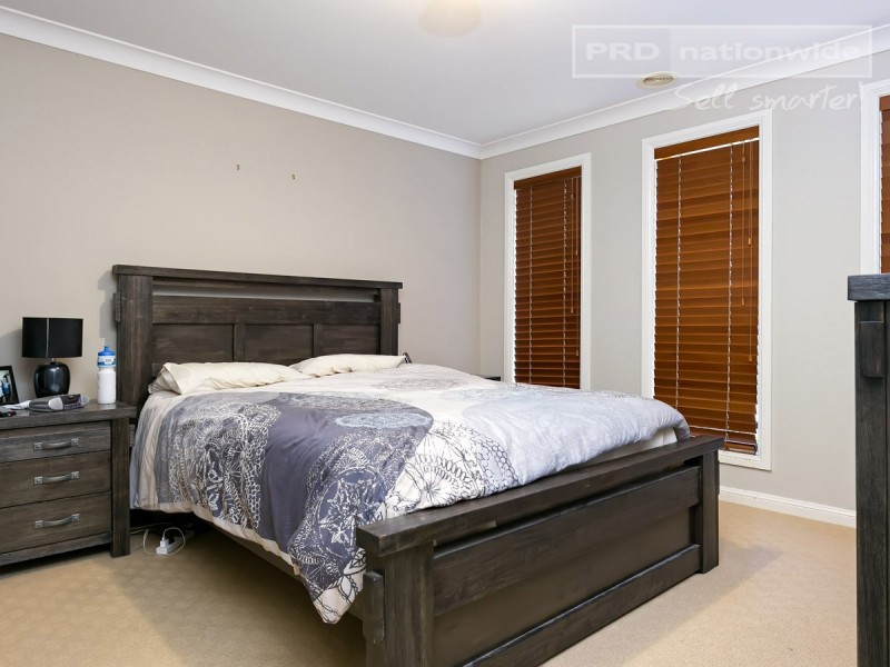 6 Merong Place, Bourkelands NSW 2650