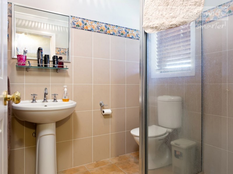 6 Merong Place, Bourkelands NSW 2650