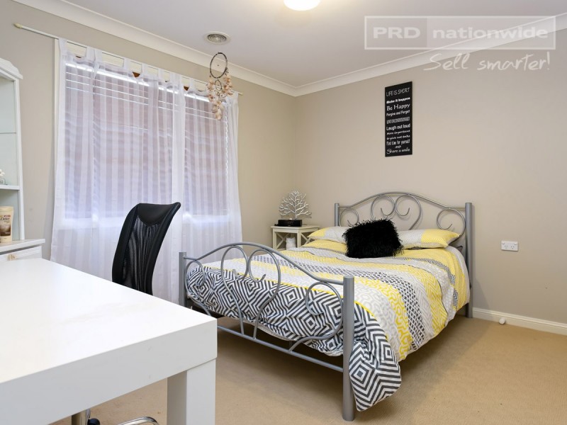 6 Merong Place, Bourkelands NSW 2650
