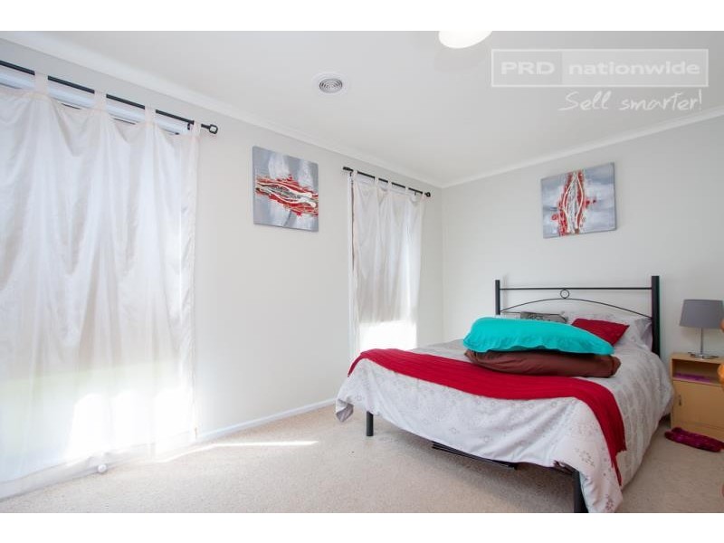 12 Eyre Street, Lake Albert NSW 2650