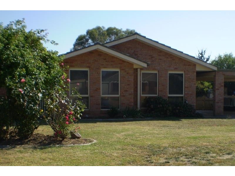 28 Grevillia Crescent, Lake Albert NSW 2650