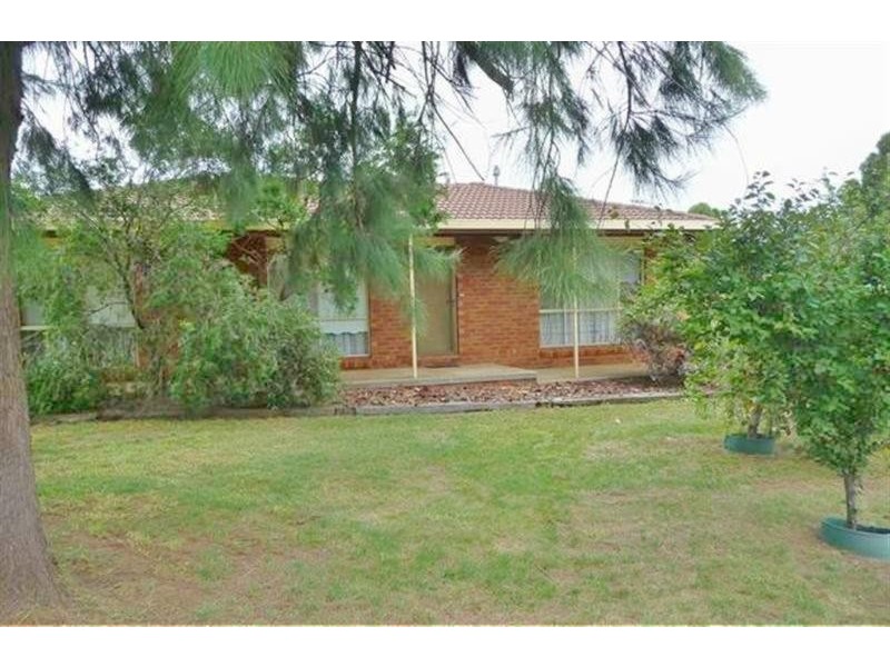 48 Pugsley Avenue, Estella NSW 2650