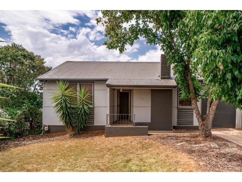 7 Scherger Place, Mount Austin NSW 2650