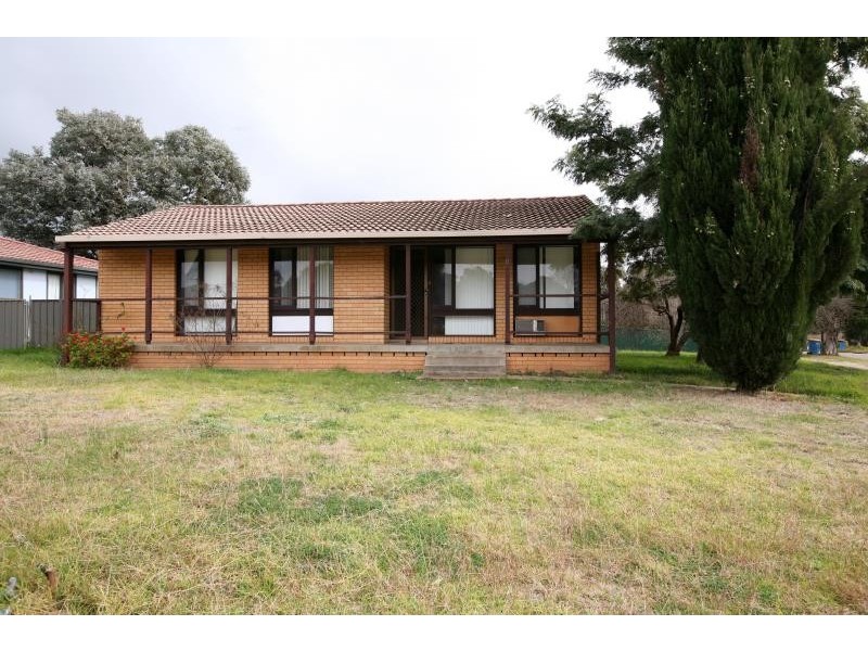 8 Arnott Street, Ashmont NSW 2650