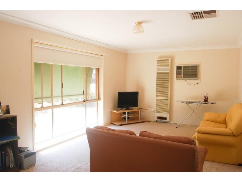 16 Matherson Place, Estella NSW 2650