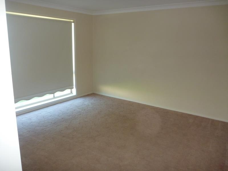 14 Kaldari Crescent, Glenfield Park NSW 2650