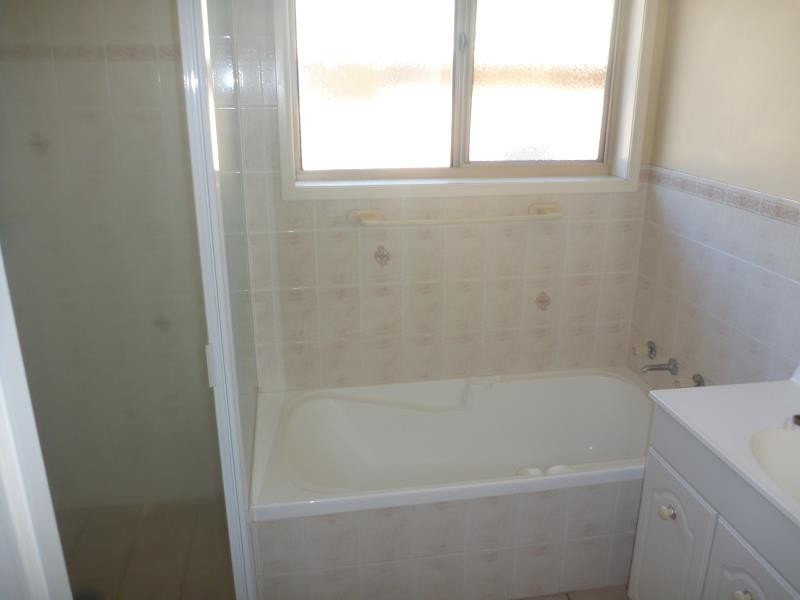 14 Kaldari Crescent, Glenfield Park NSW 2650