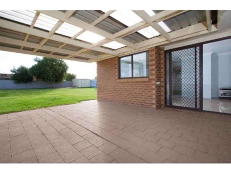 7 Langi Crescent, Glenfield Park NSW 2650