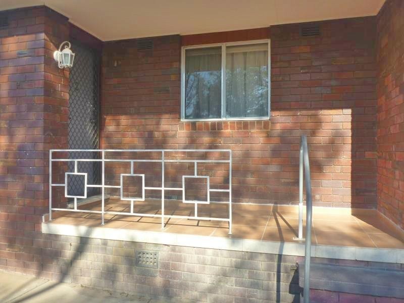 4/3 Nordlingen Drive, Tolland NSW 2650