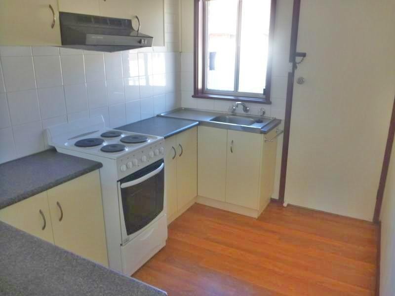 4/3 Nordlingen Drive, Tolland NSW 2650