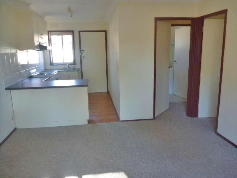 4/3 Nordlingen Drive, Tolland NSW 2650