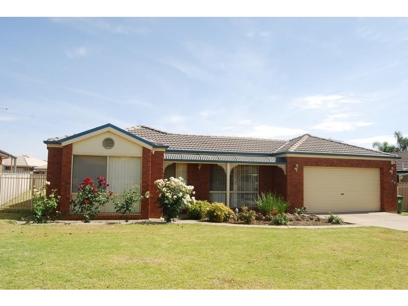 81 Yentoo Drive, Glenfield Park NSW 2650