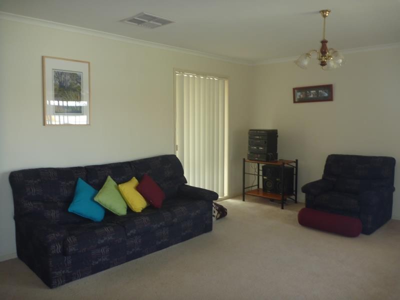 81 Yentoo Drive, Glenfield Park NSW 2650