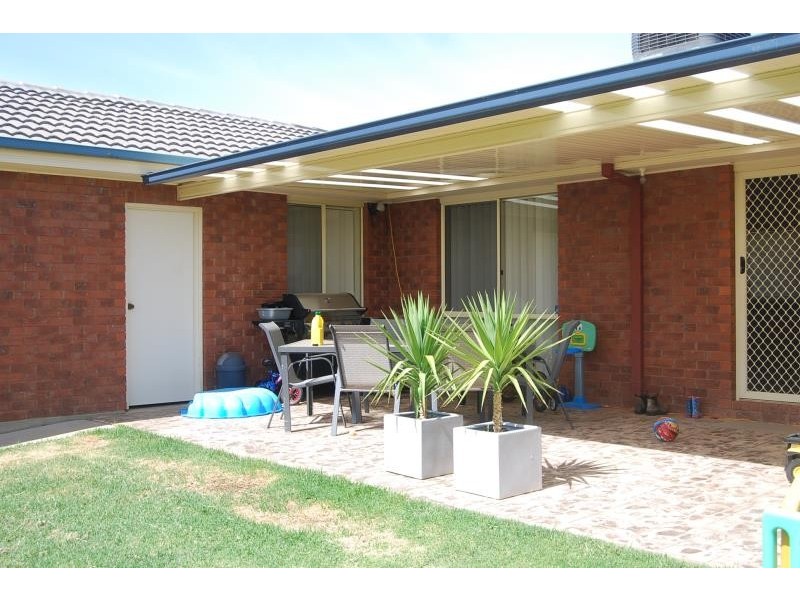 81 Yentoo Drive, Glenfield Park NSW 2650