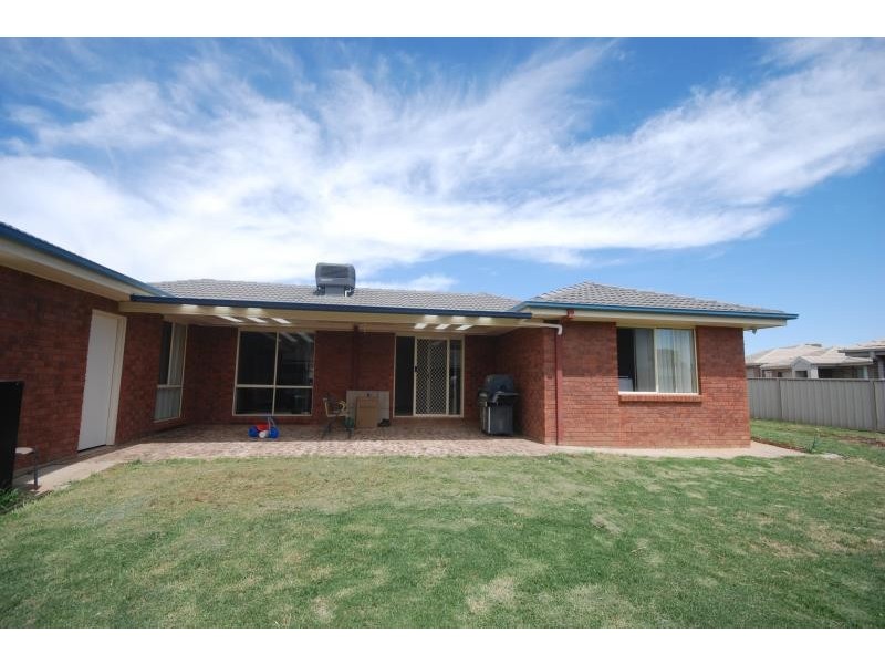 81 Yentoo Drive, Glenfield Park NSW 2650