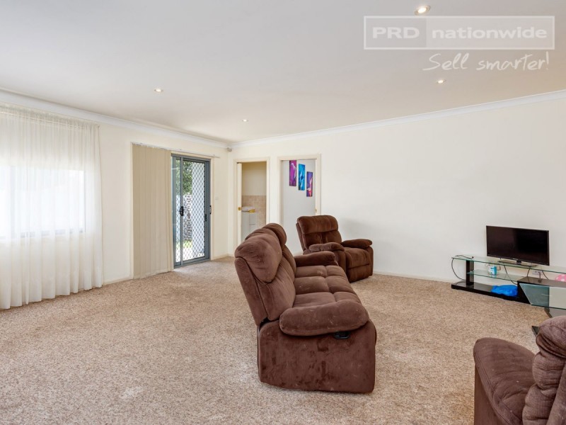 15 Jenkins Street, Ashmont NSW 2650