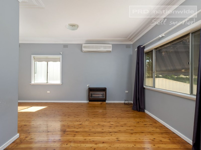 86 Tichborne Crescent, Kooringal NSW 2650