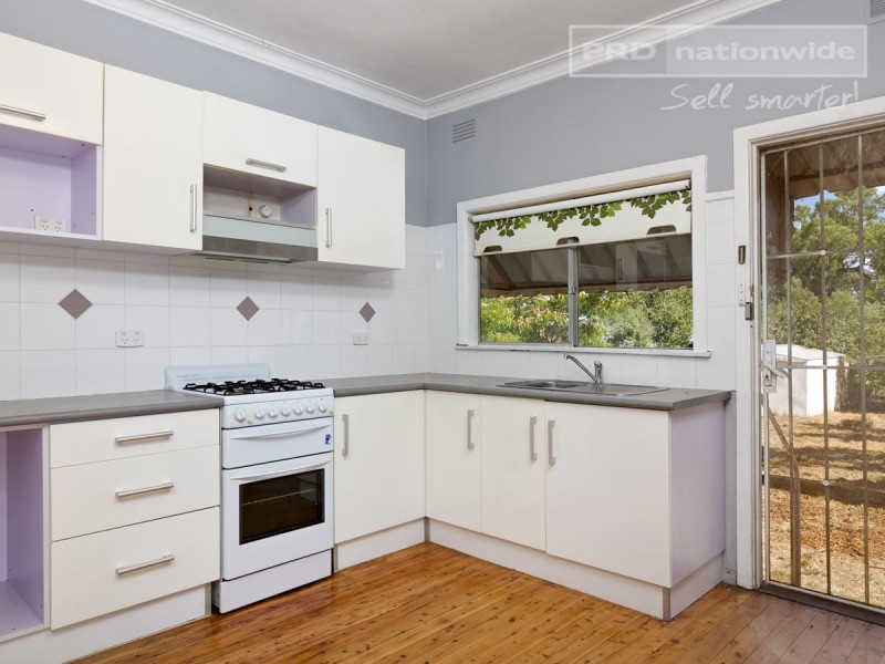 86 Tichborne Crescent, Kooringal NSW 2650