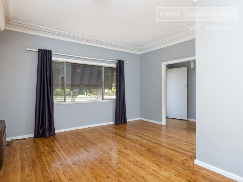 86 Tichborne Crescent, Kooringal NSW 2650