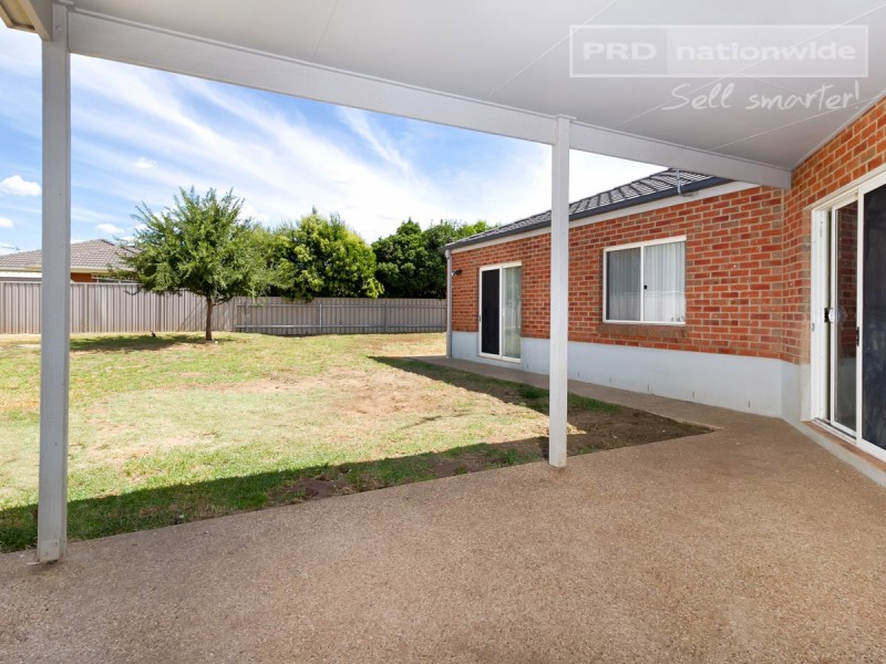 102 Yentoo Drive, Glenfield Park NSW 2650