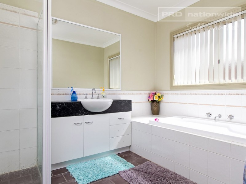 102 Yentoo Drive, Glenfield Park NSW 2650