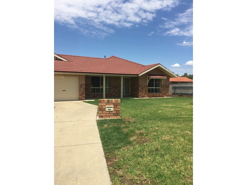 61 Veale St, Wagga Wagga NSW 2650
