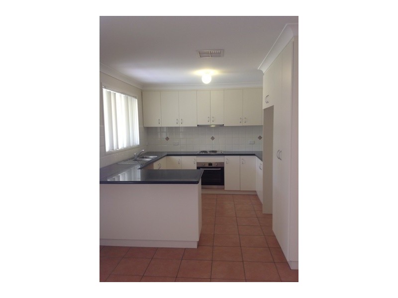 61 Veale St, Wagga Wagga NSW 2650