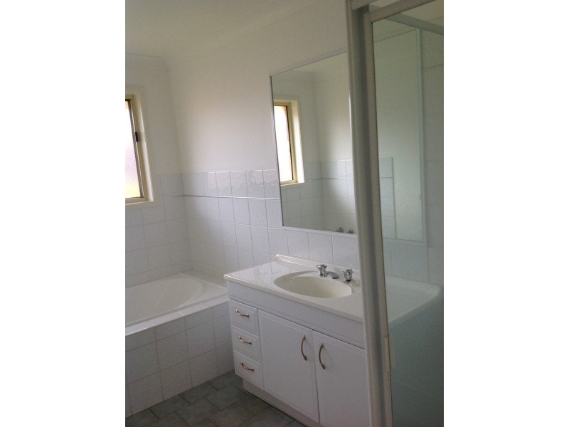 61 Veale St, Wagga Wagga NSW 2650