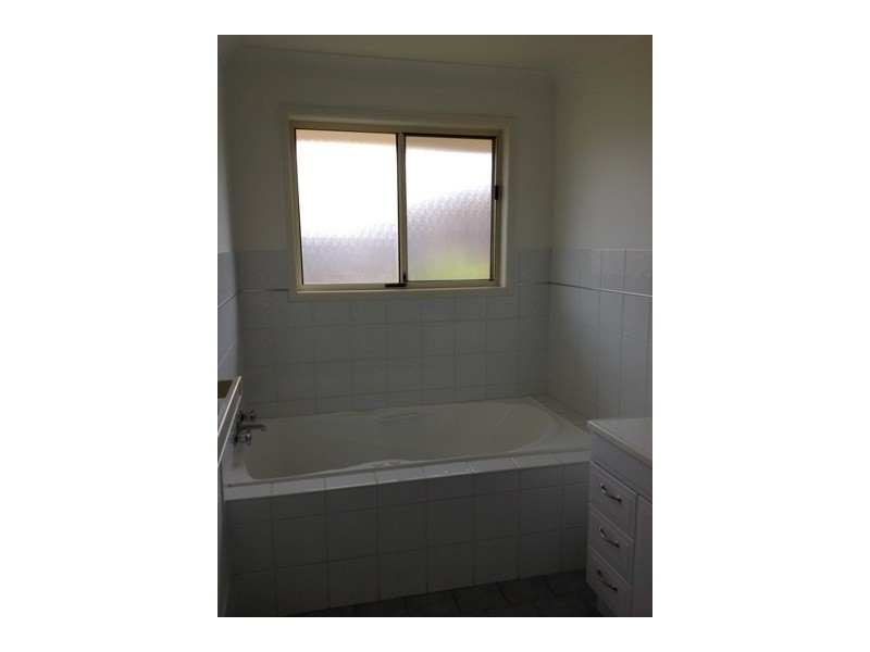 61 Veale St, Wagga Wagga NSW 2650
