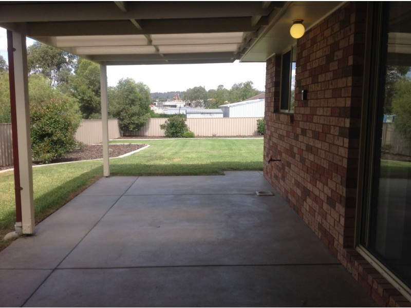 61 Veale St, Wagga Wagga NSW 2650